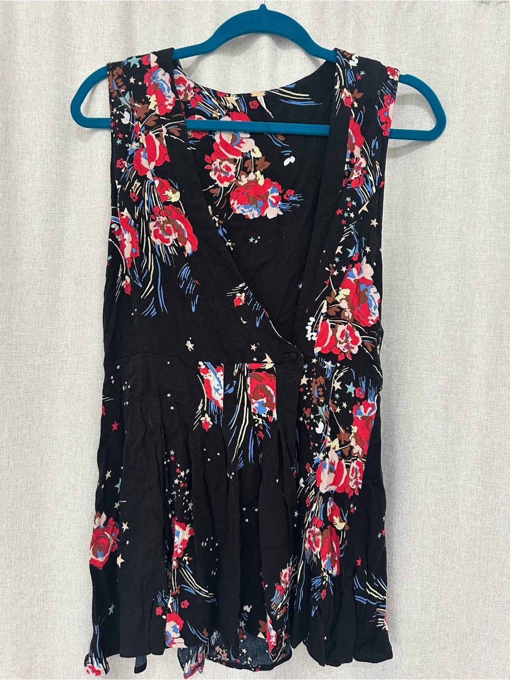 Free people size medium back to the basics tunic in black floral print top